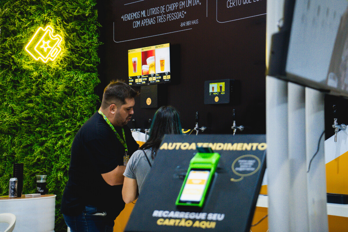 Máquina de chopp com cartão: o que é e como funciona?