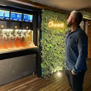 tipos de bar: bar automatizado com autosserviço de chopp