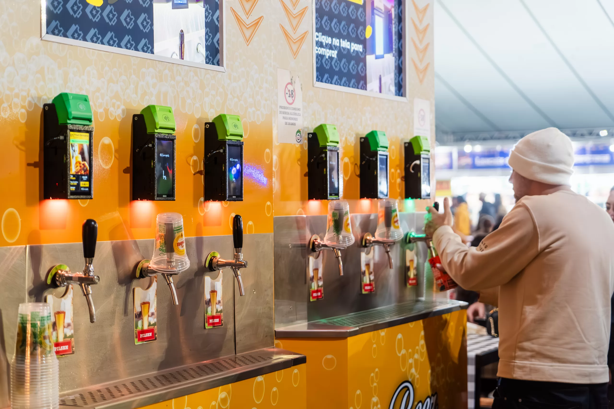 Chopp self service: o que é e como vai aumentar suas vendas?