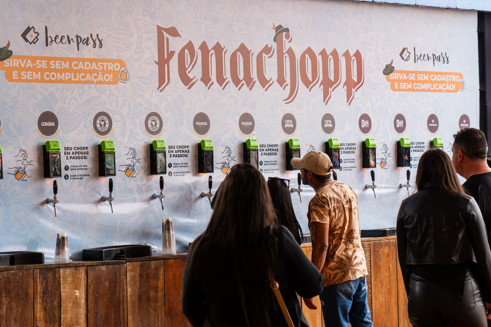 Como montar um bar no verão com autosserviço de chopp?