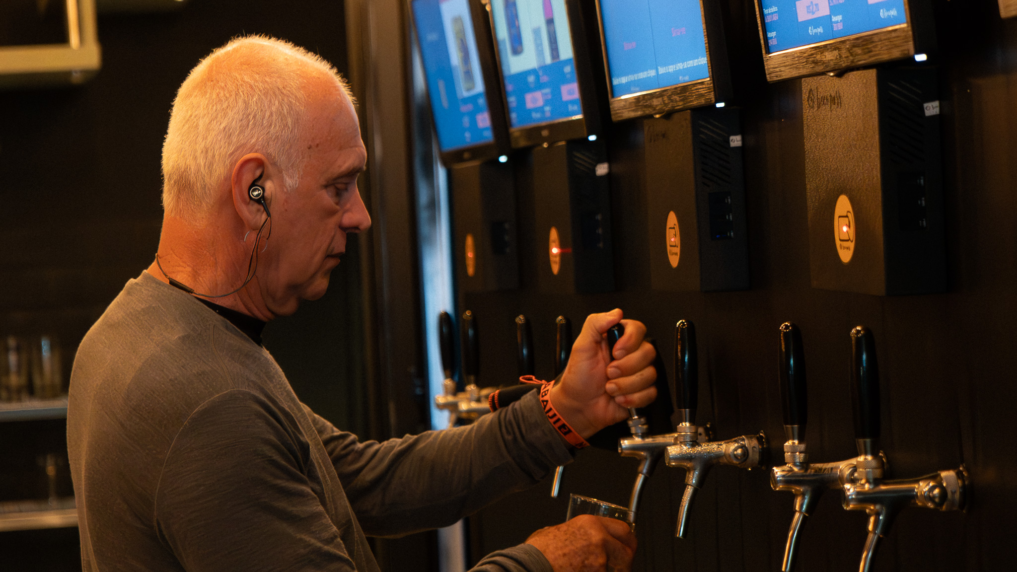 autosserviço de chope em bar com sistema Beerpass